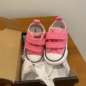 Brand new never worn infant converse!